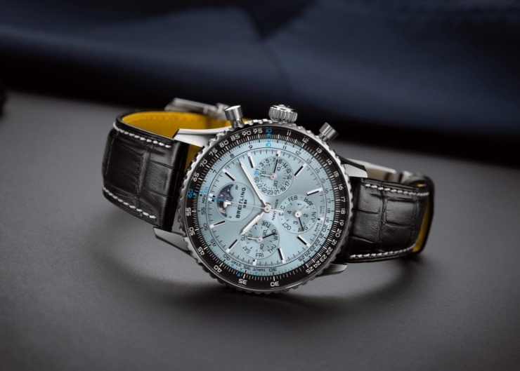 冰藍面新作！百年靈推出Navitimer B19不鏽鋼萬年曆計時碼錶