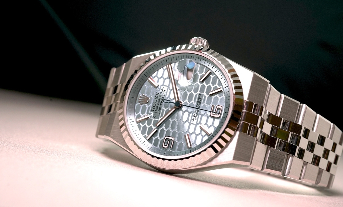 ROLEX - Land-Dweller - 127334-0001 - 既熟悉、又新穎的勞力士：重點解析Land-Dweller新錶面、機芯、一體式鍊帶