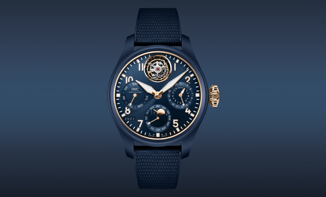 IWC - PILOT - IW504901 - 深藍陶瓷詮釋詩意經典，IWC小王子萬年曆陀飛輪腕錶IW504901限量登場