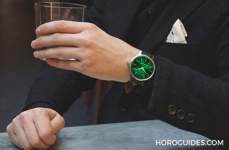 CORUM - HERITAGE - Z082/03590 - 紅藍綠 CORUM La Grande Vie 新系列、新經典、新色調