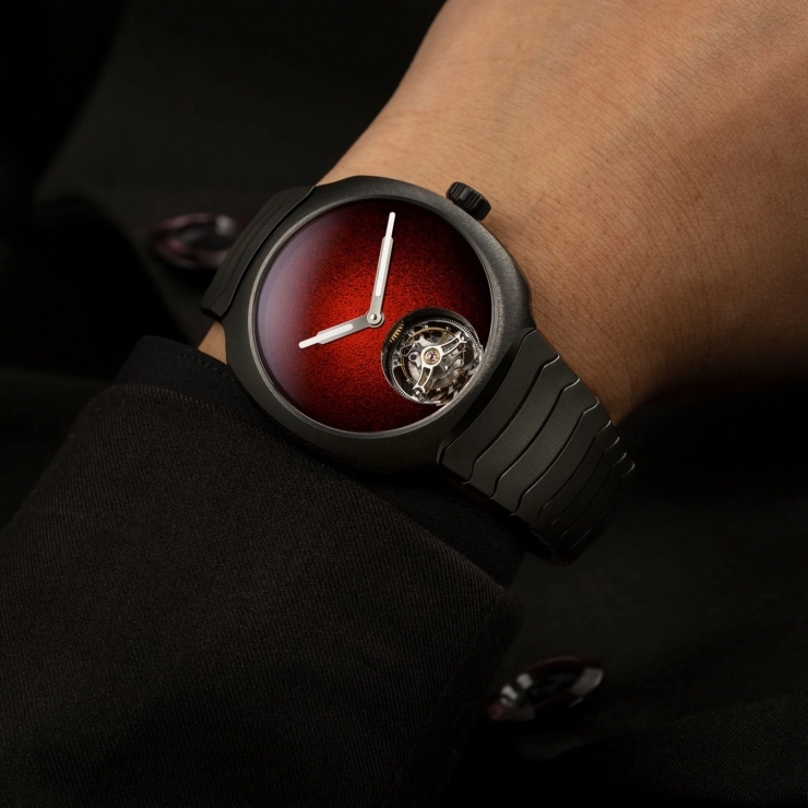 H. MOSER & CIE - 灰黑陶瓷綻紅焰：H. Moser & Cie. 首款全陶瓷 Streamliner 陀飛輪登場