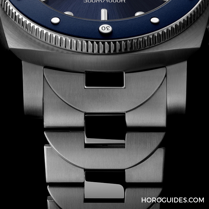 PANERAI - SUBMERSIBLE - PAM01068 - 沛納海Submersible 42mm首次搭配精鋼鍊帶！Submersible Blu Notte藍面藍圈，型格亮相