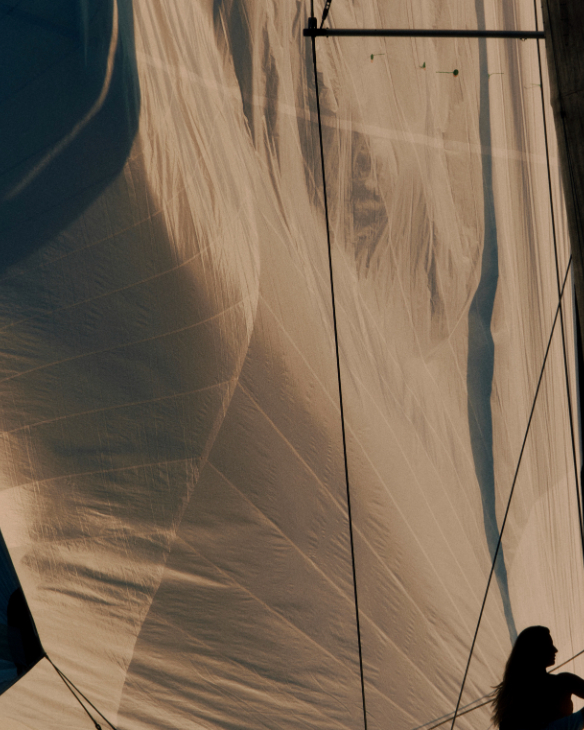 CHANEL - J12 - H5697 - CHANEL J12之所以無可比擬:剛之極致,柔蘊其中