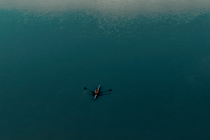 CHANEL - J12 - H5697 - CHANEL J12之所以無可比擬:剛之極致,柔蘊其中