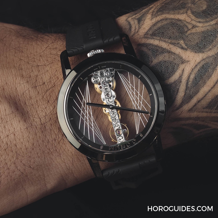 CORUM - BUBBLE - B113/03952 - 金色吊橋 懸絲掛冕|CORUM金橋系列 建築與製錶美學的極致融合