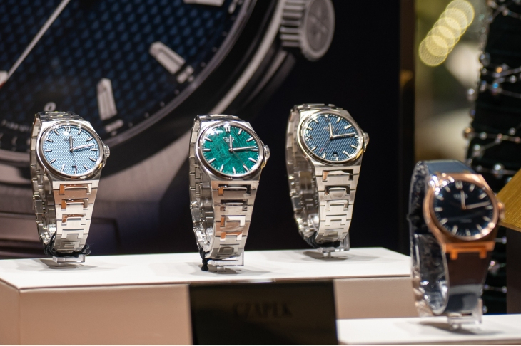 CZAPEK - THE 10th ANNIVERSARY COLLECTION - （Time Jumper - 3N Gold） - 十載復興，淬鍊新「芯」｜CZAPEK行政總裁Xavier de Roquemaurel細談品牌十年復興之路