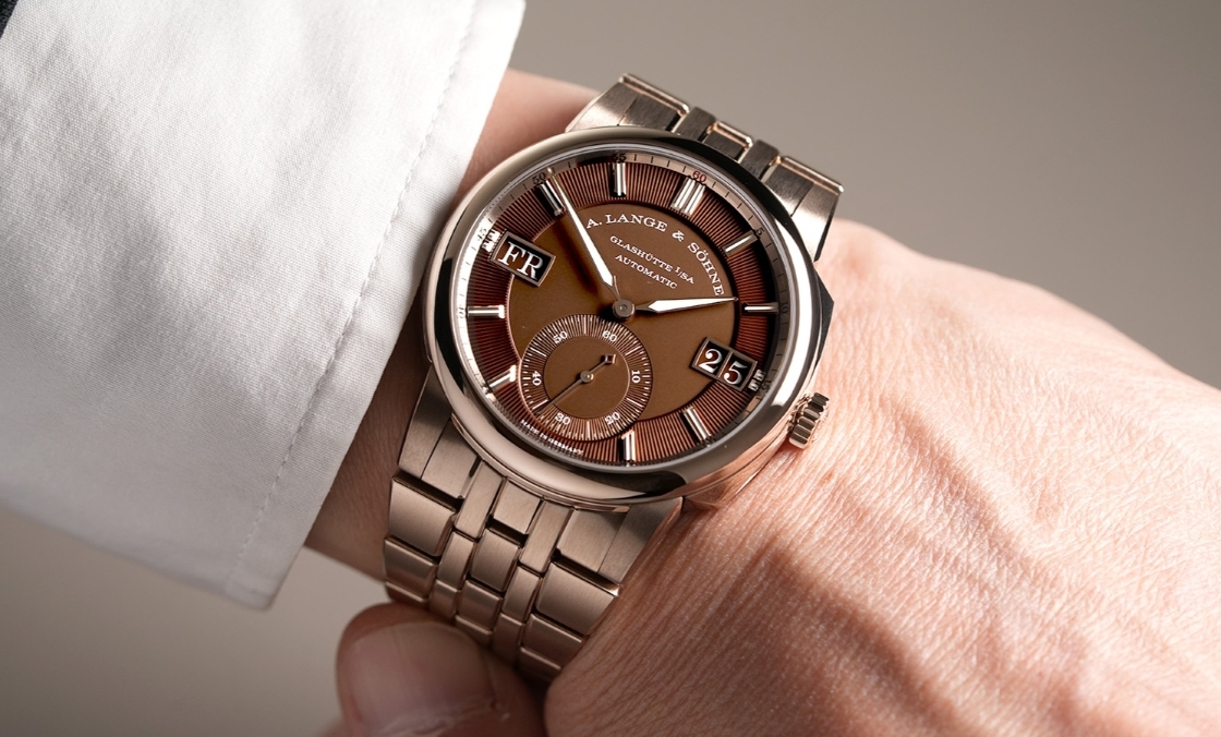 A. LANGE & SÖHNE - ODYSSEUS - 363.150 - 蜜金披身！朗格Odysseus首攜專利蜂蜜金錶殼與錶鍊耀目登場