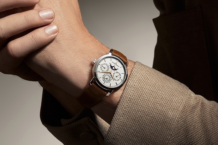 VACHERON CONSTANTIN - TRADITIONNELLE - 4300T/000G-H106 - 回歸完美比例：Vacheron Constantin 江詩丹頓推出全新 36.5mm 超薄萬年曆