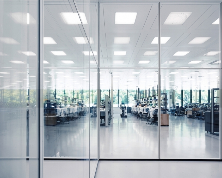 IWC - INGENIEUR - IW328908 - 親訪IWC沙夫豪森：走進機芯背後的真實世界