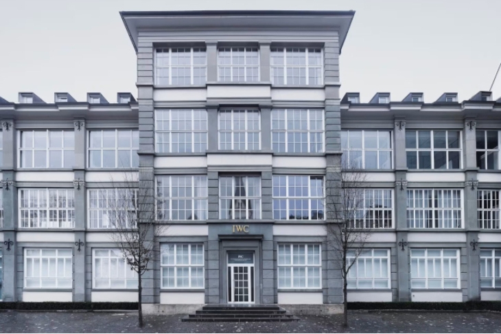 IWC - INGENIEUR - IW328908 - 親訪IWC沙夫豪森：走進機芯背後的真實世界