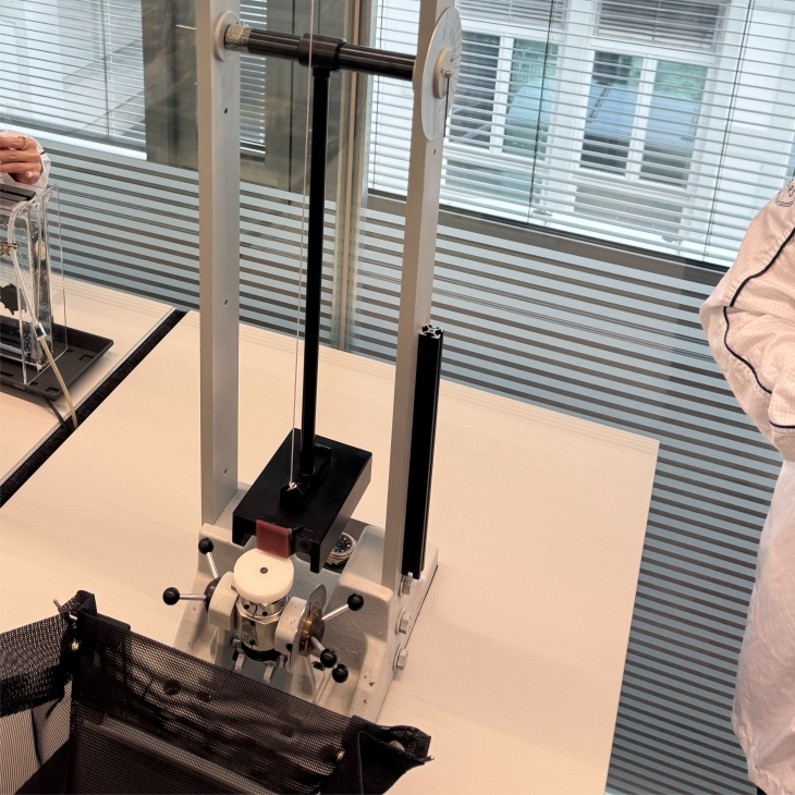 IWC - INGENIEUR - IW328908 - 親訪IWC沙夫豪森：走進機芯背後的真實世界