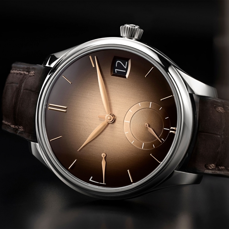 H. MOSER & CIE - ENDEAVOUR - 1800-0207 - 煙燻鮭魚色回歸:勇創者萬年曆腕錶展現亨利慕時的純粹美學