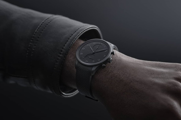 IWC - PORTUGIESER - 經典正裝的黑化變身：IWC萬國錶推出「葡萄牙系列瓷化鈦金屬計時腕錶」