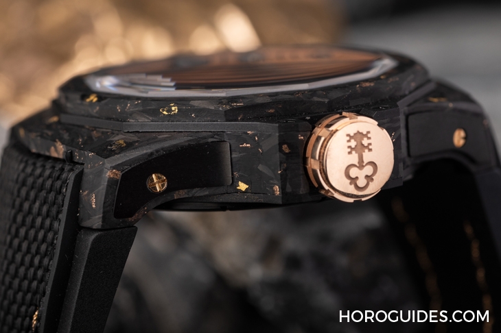 CORUM - ADMIRAL - A298/04277 - 298.100.46/F249 AD10 - 為這道剛硬厚實的輪廓，撒金｜Corum Admiral 45海軍上將飛行陀飛輪鏤空自動腕錶