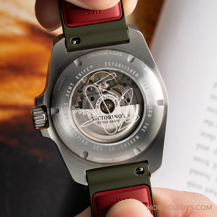 VICTORINOX - I.N.O.X. - 242020 - 除了無法被輾壓的強悍,新一代Victorinox I.N.O.X.系列腕錶還多了從容穿梭不同情境的魅力