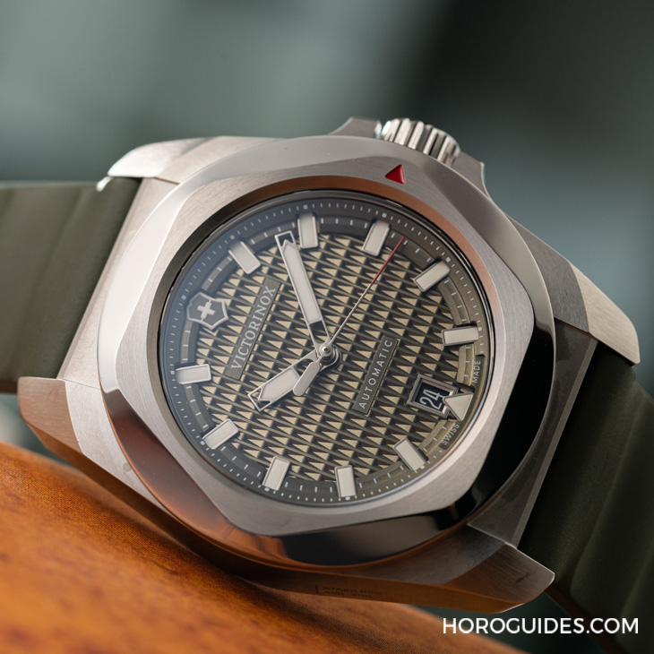 VICTORINOX - I.N.O.X. - 242020 - 除了無法被輾壓的強悍,新一代Victorinox I.N.O.X.系列腕錶還多了從容穿梭不同情境的魅力