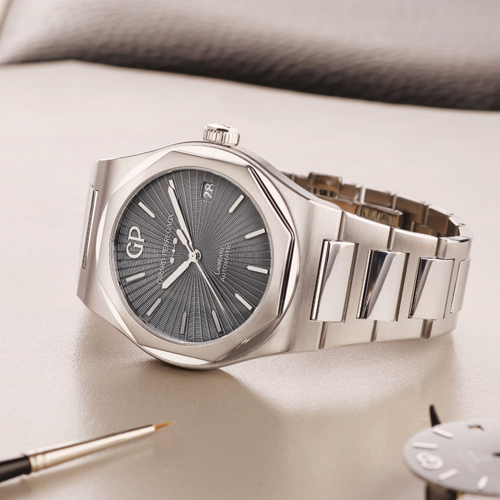 GIRARD-PERREGAUX - LAUREATO - 81010-11-3475-1CM -  GP Laureato桂冠系列質感再升級，灰色大明火琺瑯面盤釋放深邃魅力
