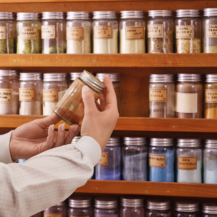 GIRARD-PERREGAUX - LAUREATO - 81010-11-3475-1CM -  GP Laureato桂冠系列質感再升級，灰色大明火琺瑯面盤釋放深邃魅力