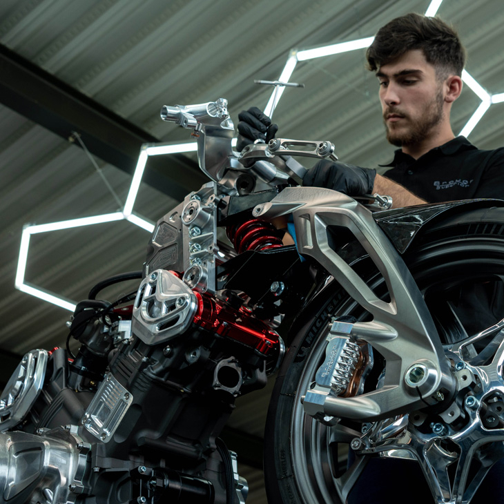 RICHARD MILLE - 極速逸品！以製錶精髓入魂的動力機械｜RICHARD MILLE ⨯ Brough Superior RMB01摩托車