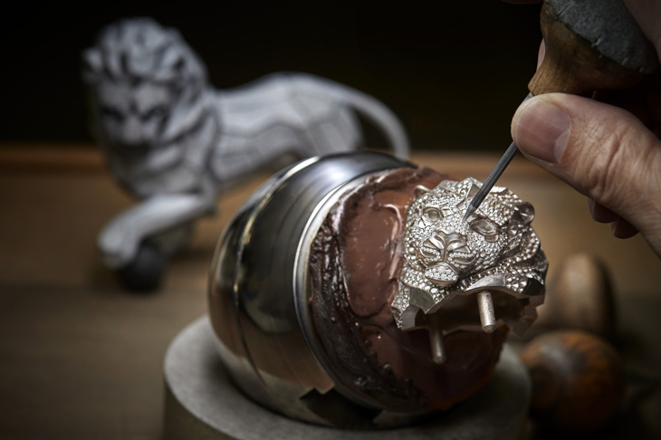 CHANEL - 高級鐘錶 - (Diamonds Astroclock座鐘) - 以獅形雕塑守護時間|CHANEL The Lion of Mademoiselle系列時計