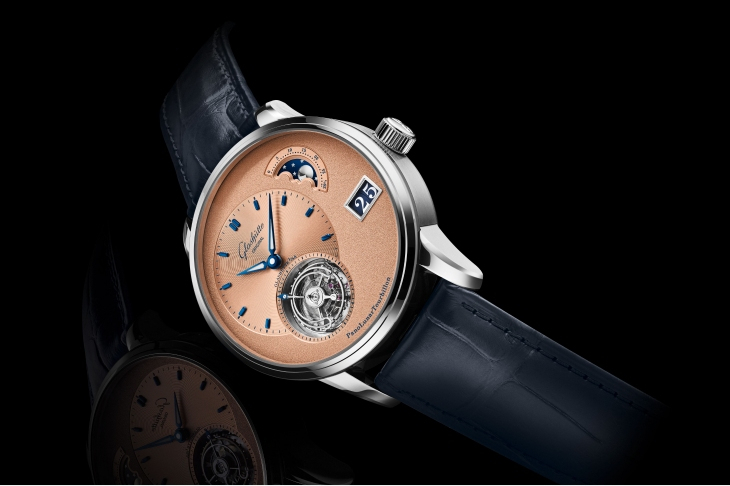 GLASHÜTTE ORIGINAL - PANO - 1-93-03-01-03-61 - 源自赭紅鐵色,格拉蘇蒂原創鉑金限量版PanoLunar Tourbillon,揭幕嶄新錶盤工坊